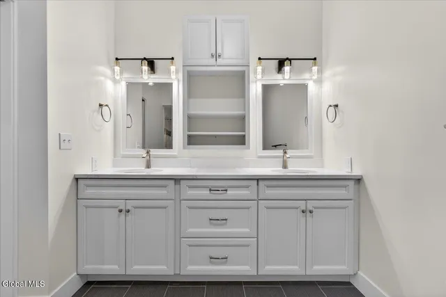 $498,000 | 1 Elena Court, Halfmoon, NY 12065