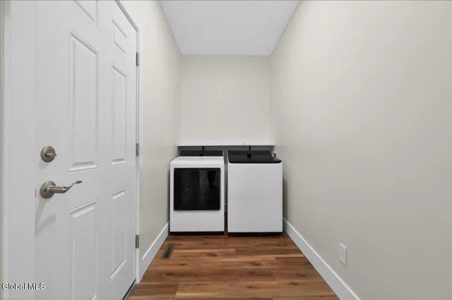 $498,000 | 1 Elena Court, Halfmoon, NY 12065