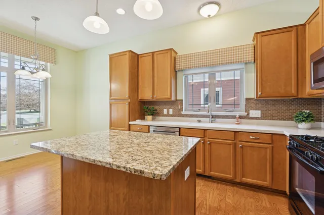 $425,000 | 6736 99th Avenue North, Brooklyn Park, MN 55445