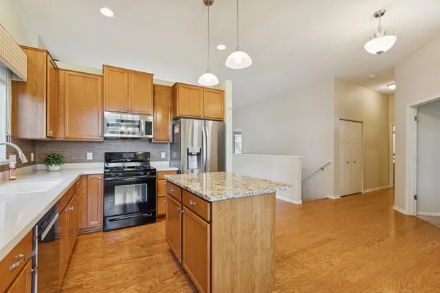 $425,000 | 6736 99th Avenue North, Brooklyn Park, MN 55445