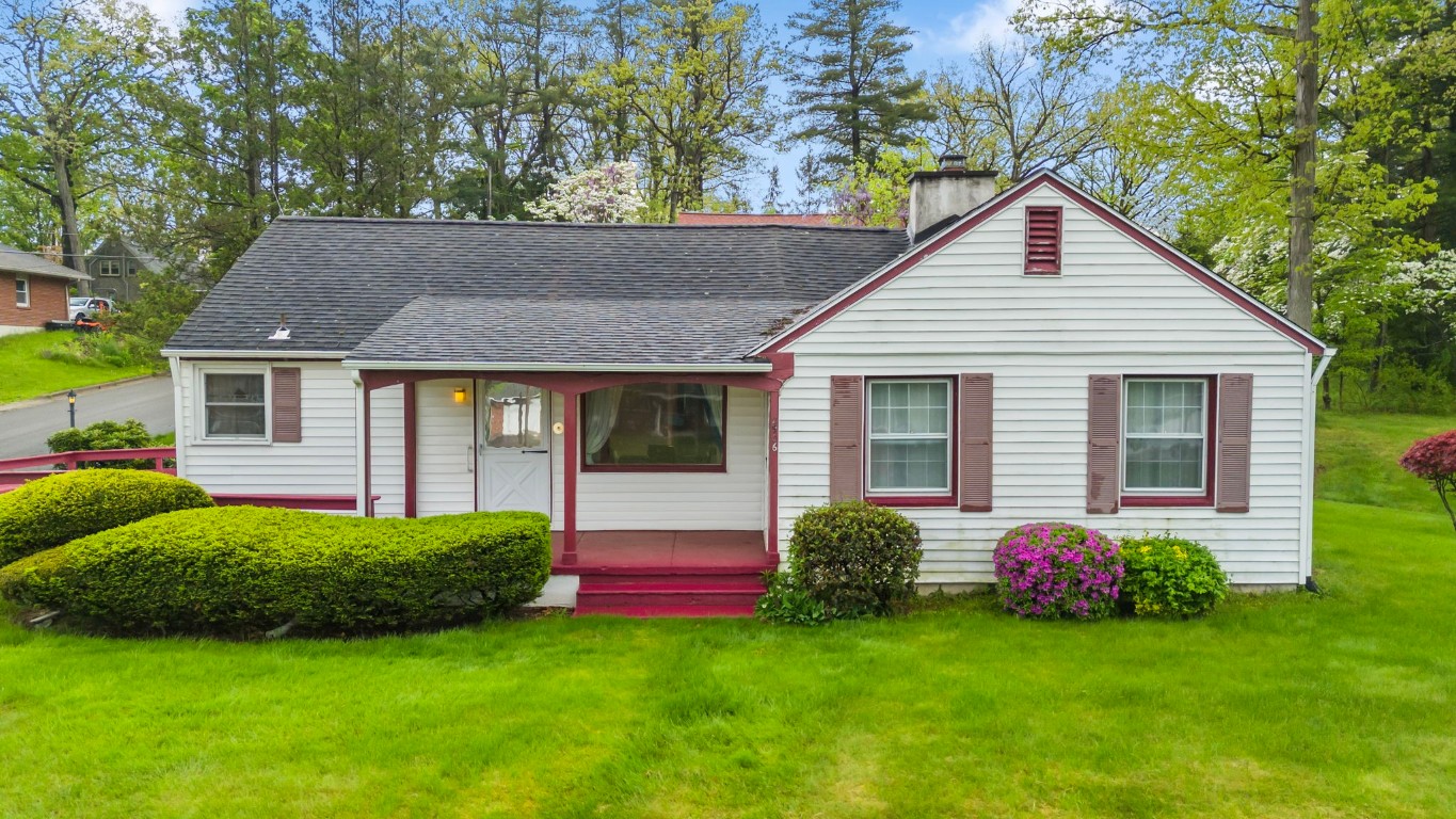 2906 Country Club Road Endicott, NY 13760 - Photo 1 of 33 Gallery Image 1