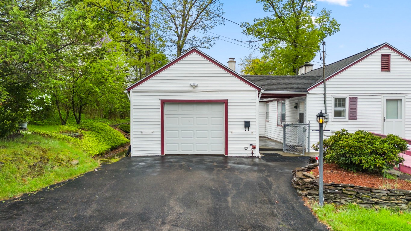 2906 Country Club Road Endicott, NY 13760 - Photo 28 of 33 Gallery Image 28