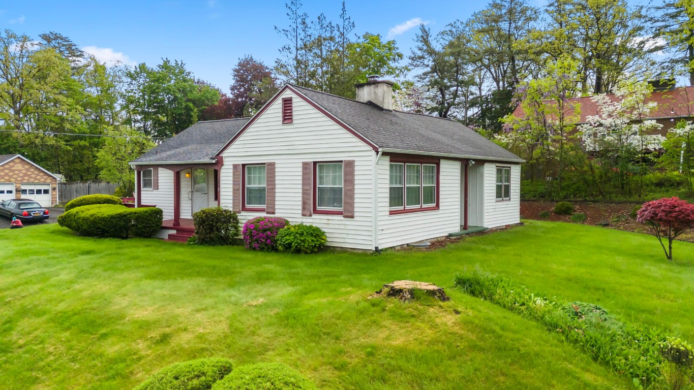 2906 Country Club Road Endicott, NY 13760 - Photo 3 of 33 Gallery Image 3
