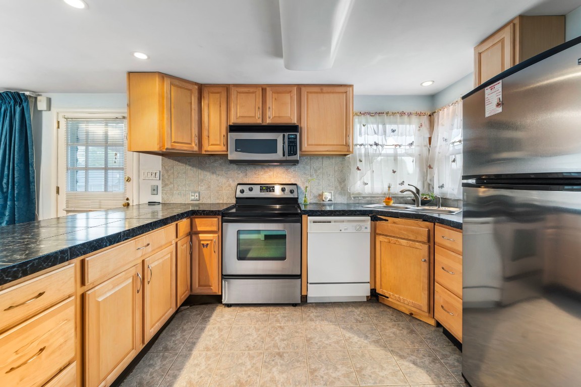 2906 Country Club Road Endicott, NY 13760 - Photo 4 of 33 Gallery Image 4