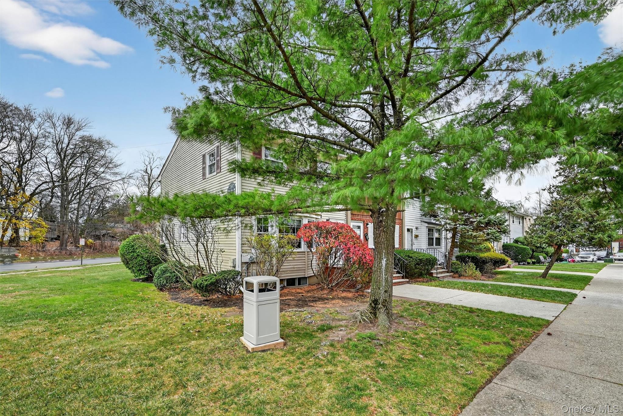 28 Alan Road Spring Valley, NY 10977 - Photo 3 of 39 a park view with a entertaining space