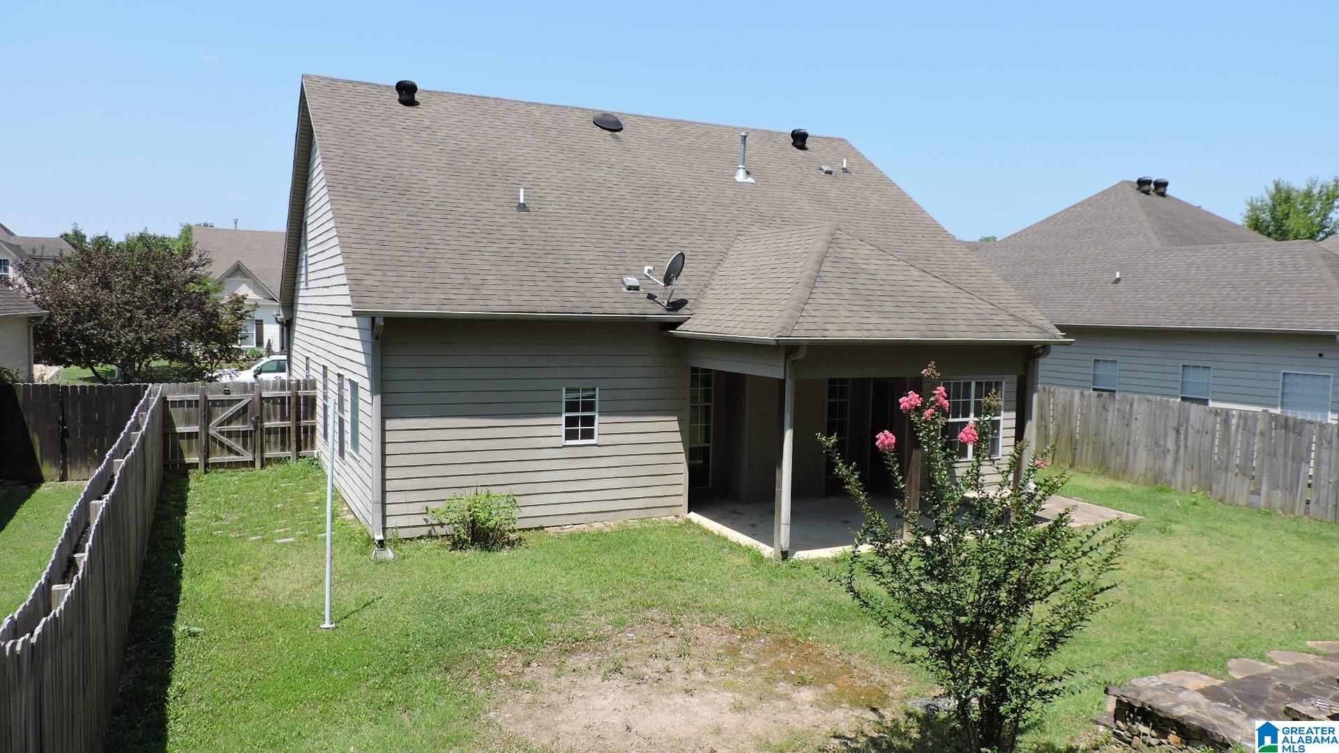 1032 Kerry Drive Calera, AL 35040 - Photo 3 of 28