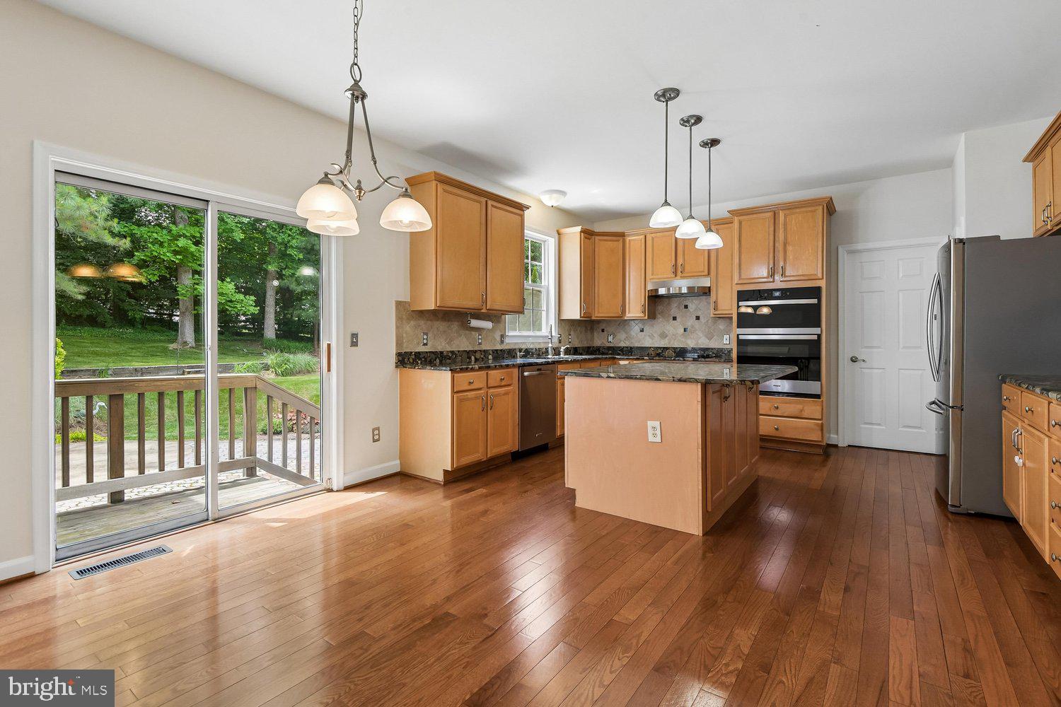 3225 Homewood Road Davidsonville, MD 21035 - Photo 8 of 39 Kitchen with table area