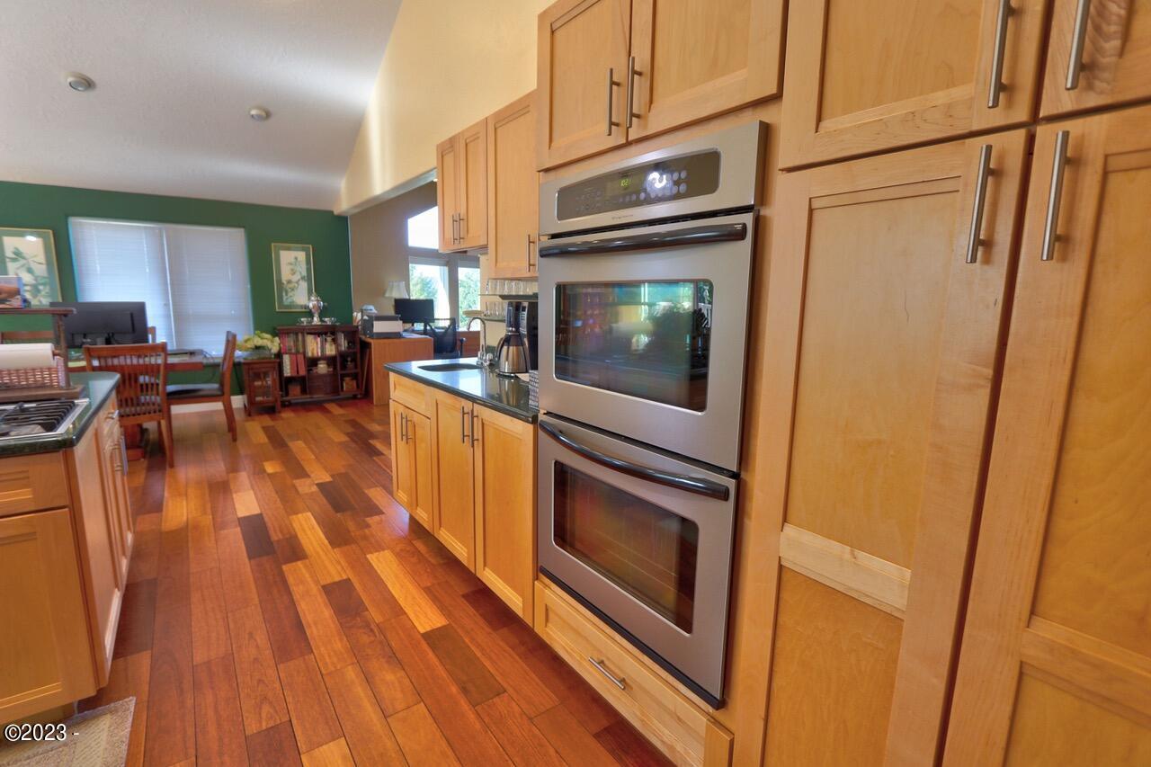 7555 Yaquina Bay Road Newport, OR 97365 - Photo 13 of 54 Kitchen