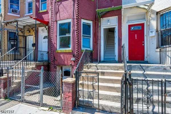 $2,600 | 520 East Jersey Street, Unit 2, Elizabeth Port, NJ 07206