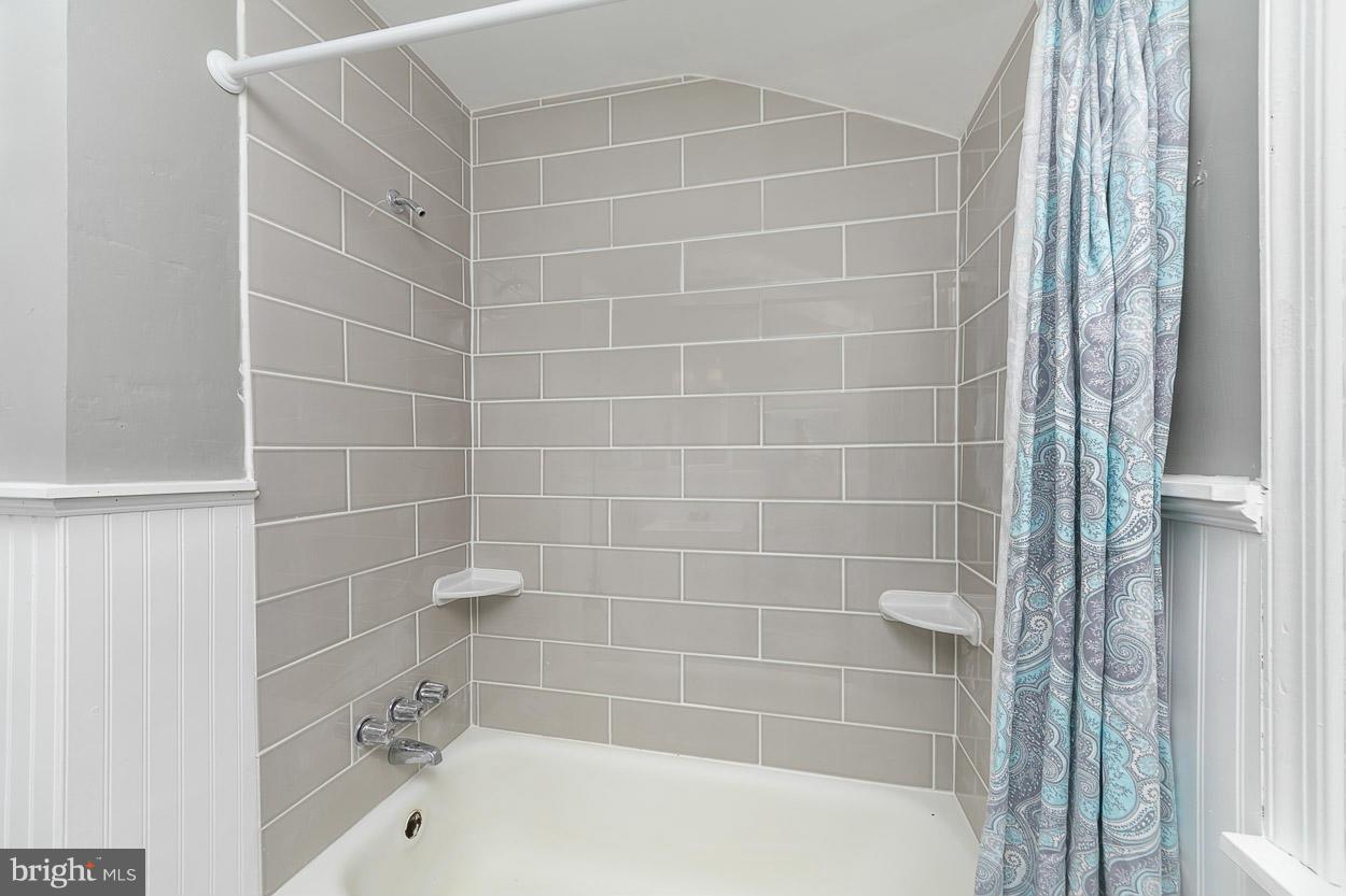 1960 Ormand Road Baltimore, MD 21222 - Photo 16 of 26 Bath (Master)