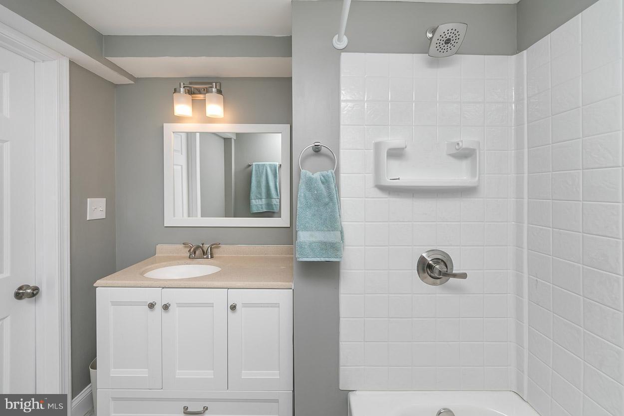 1960 Ormand Road Baltimore, MD 21222 - Photo 24 of 26 Bath