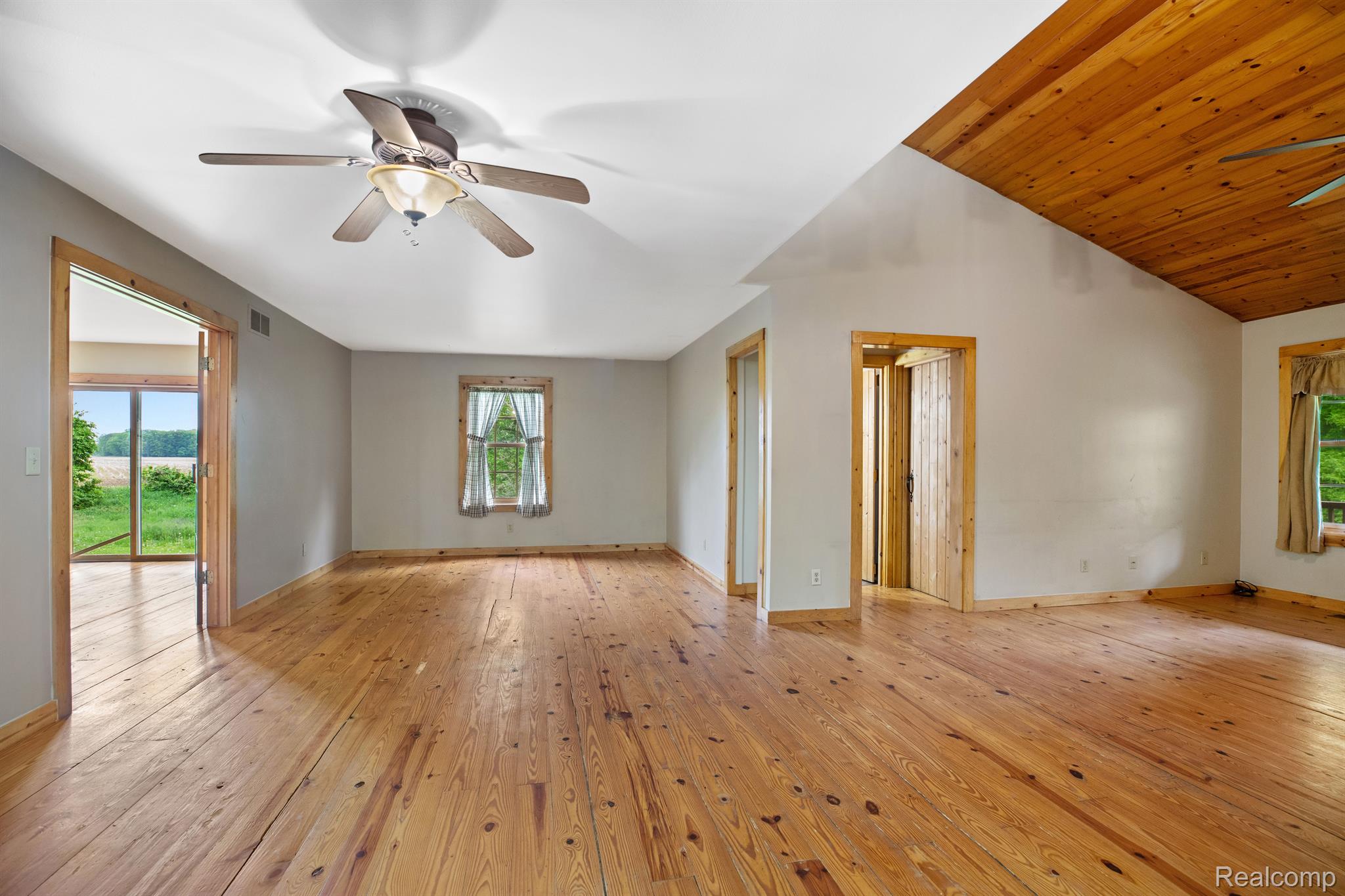 9467 Beecher Road Flushing, MI 48433 - Photo 23 of 39 Gallery Image 23