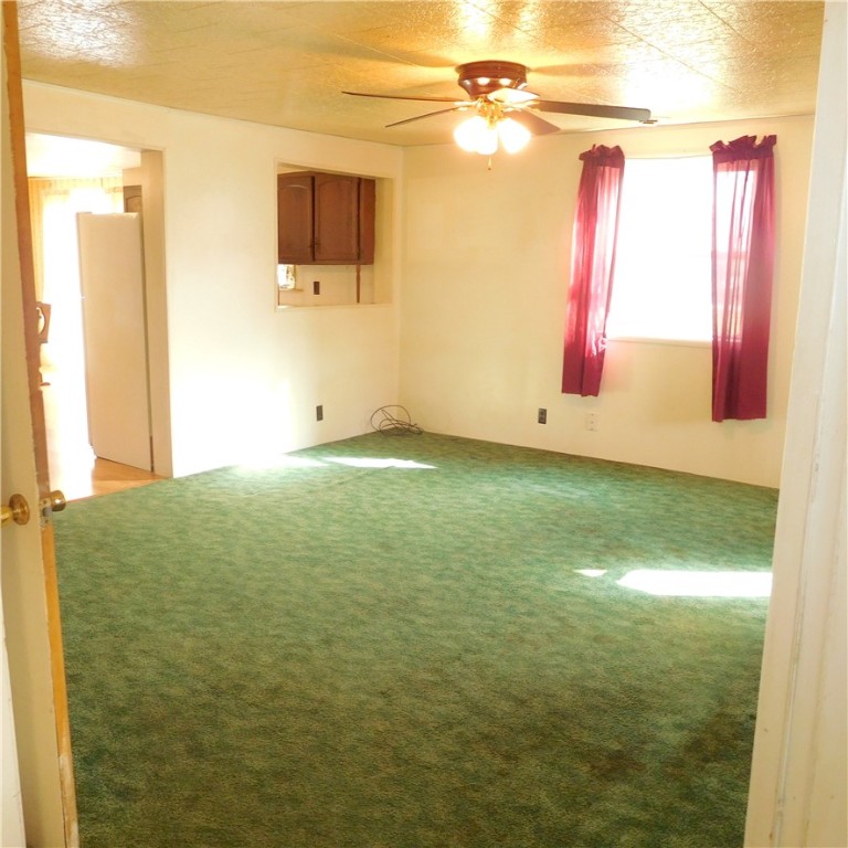 16091 Carr Road Kendall, NY 14476 - Photo 10 of 32 Living room is spacious