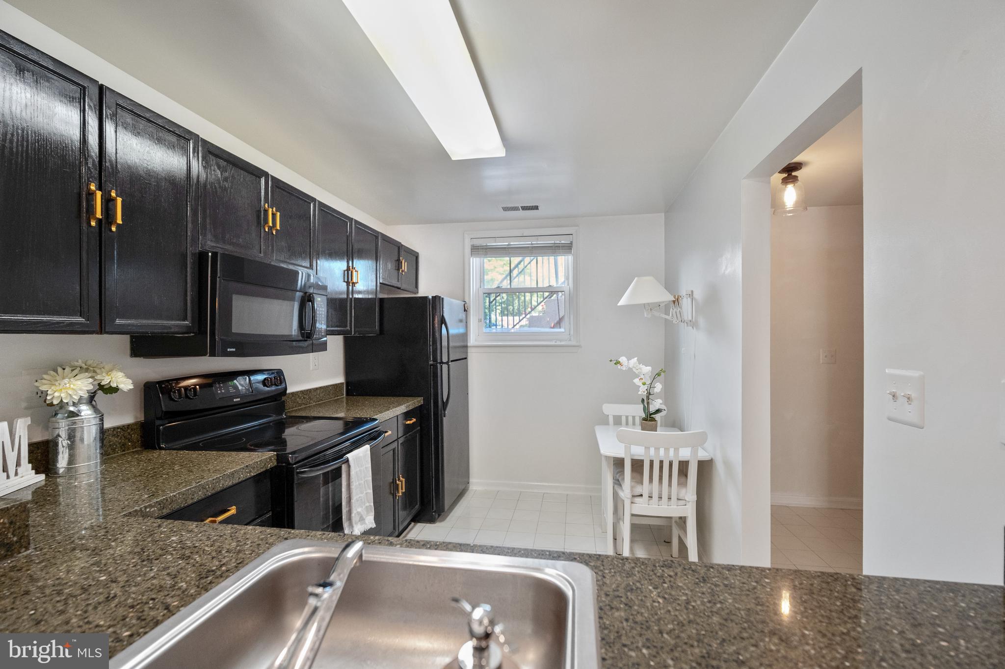 3920 9th Road South Arlington, VA 22204 - Photo 8 of 28 Gallery Image 8