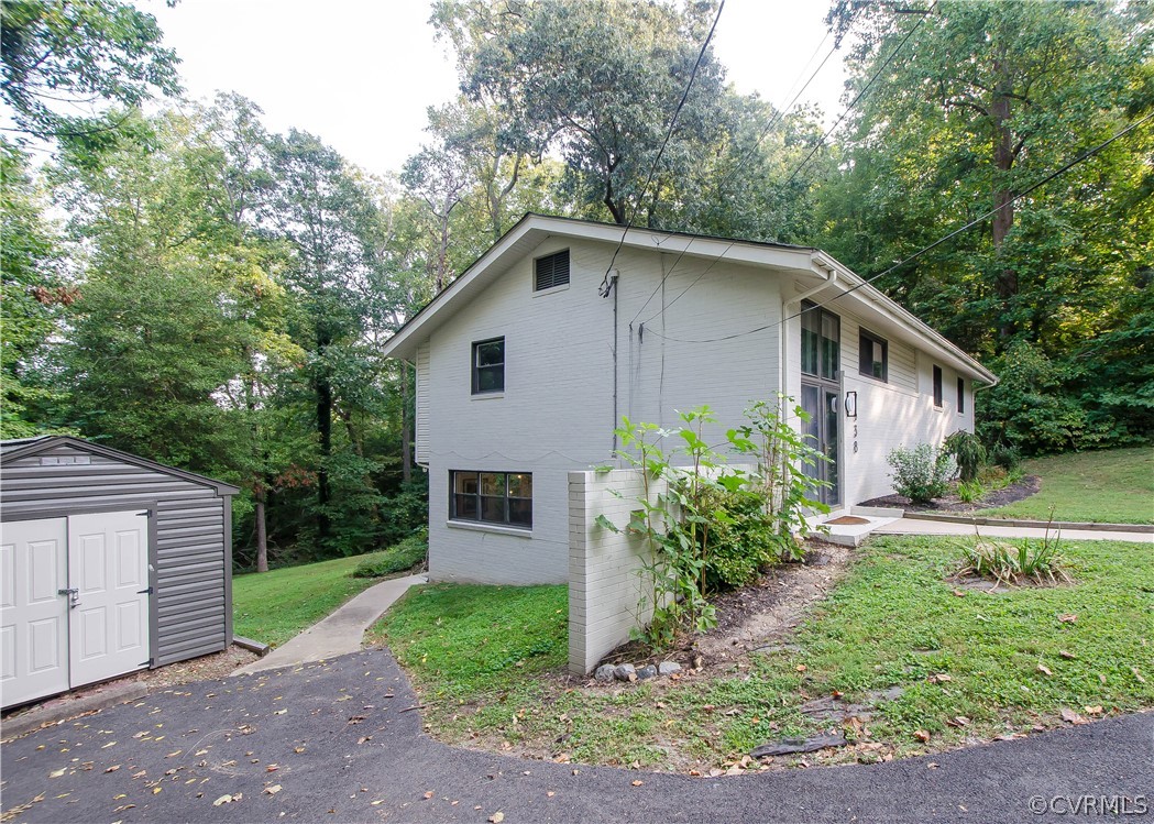 7638 Redbud Road Richmond, VA 23235 - Photo 3 of 32 A circular drive makes way to both the front and r