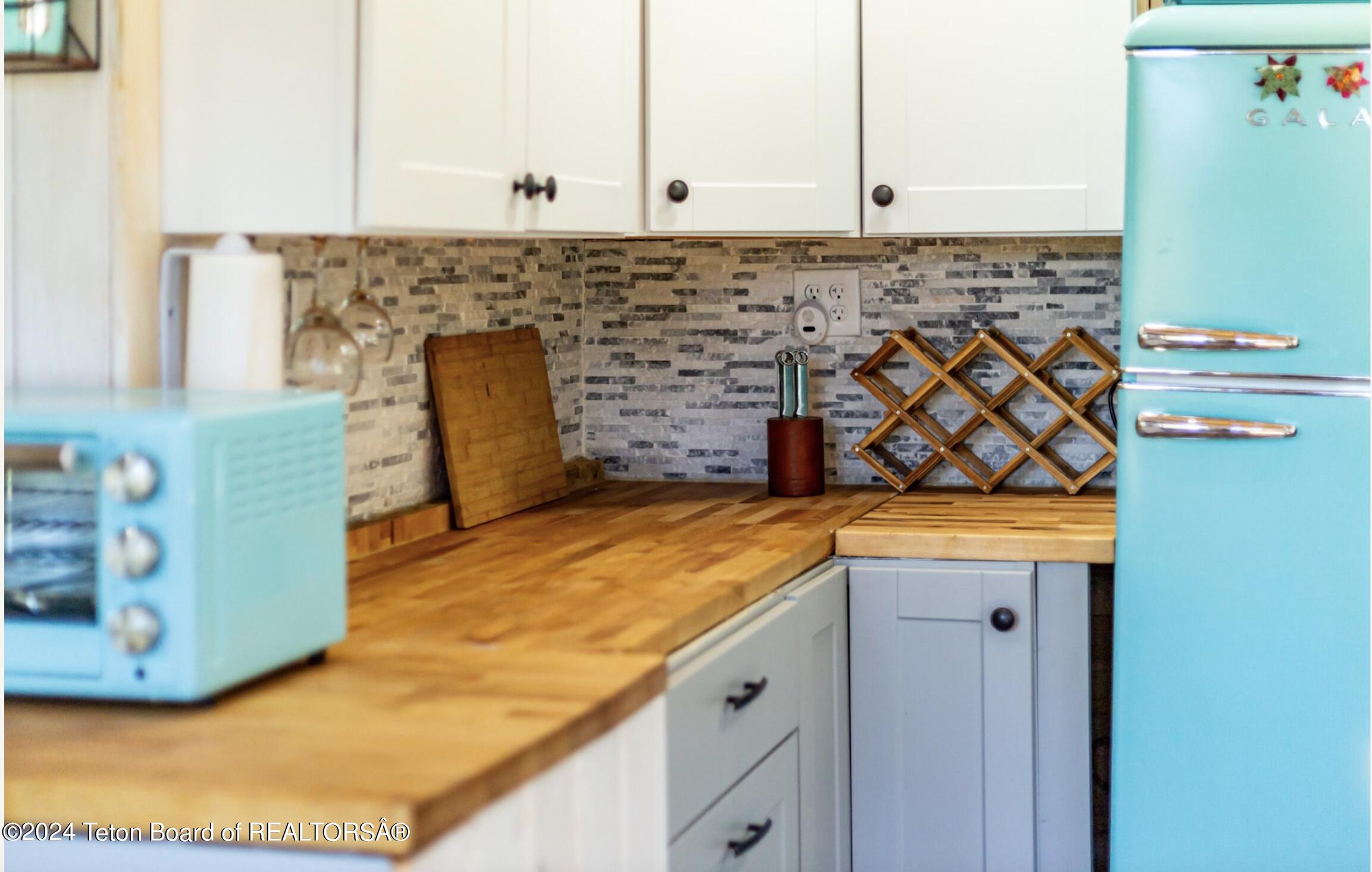 8 Meeks Road Dubois, WY 82513 - Photo 11 of 48 8 Meeks Rd.