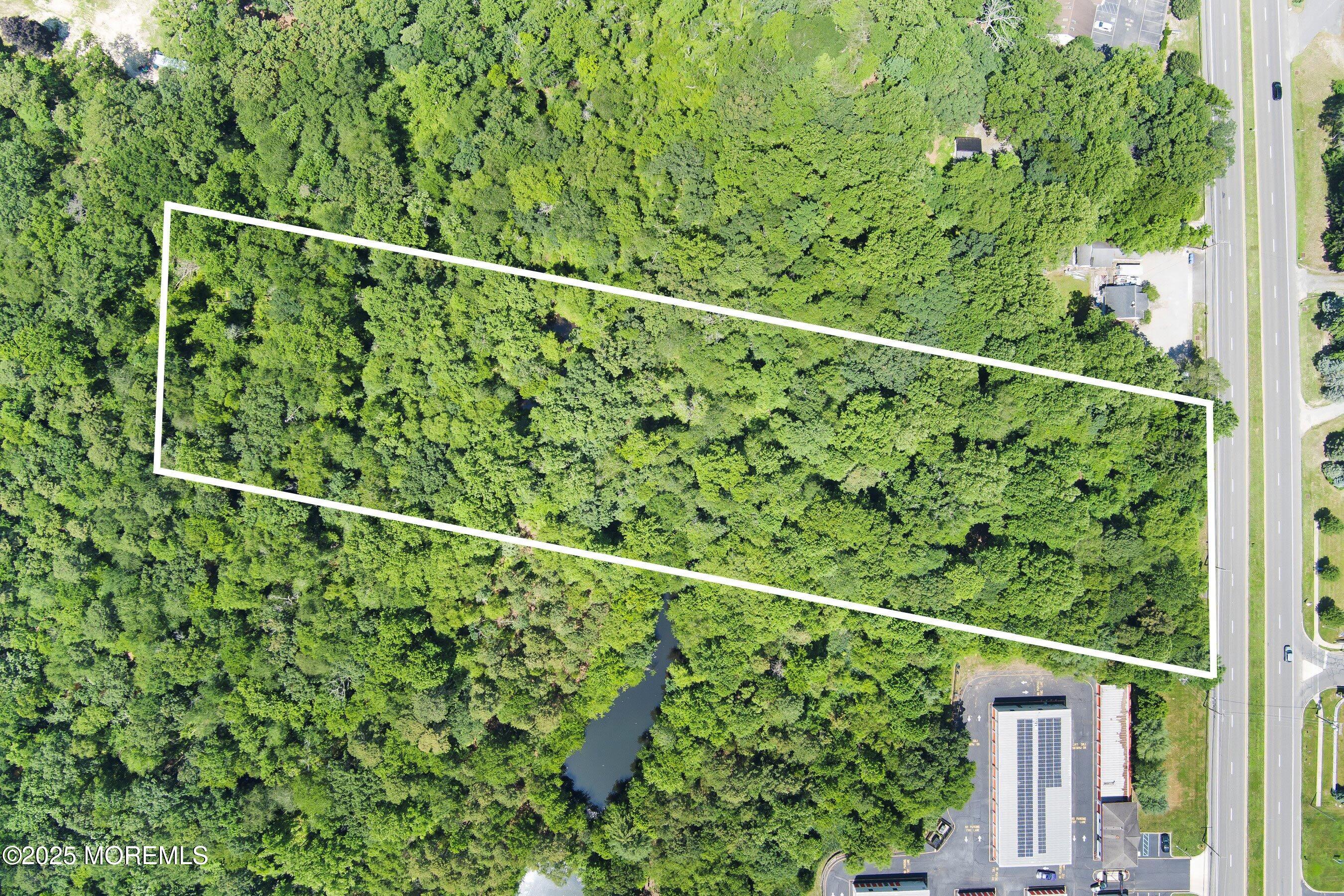 185 North County Line Road Jackson, NJ 08527 - Photo 6 of 22 a view of a yard from a balcony