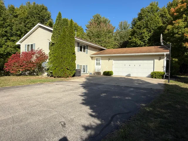 $594,900 | 7412 Forest Lodge Road, Traverse City, MI 49685