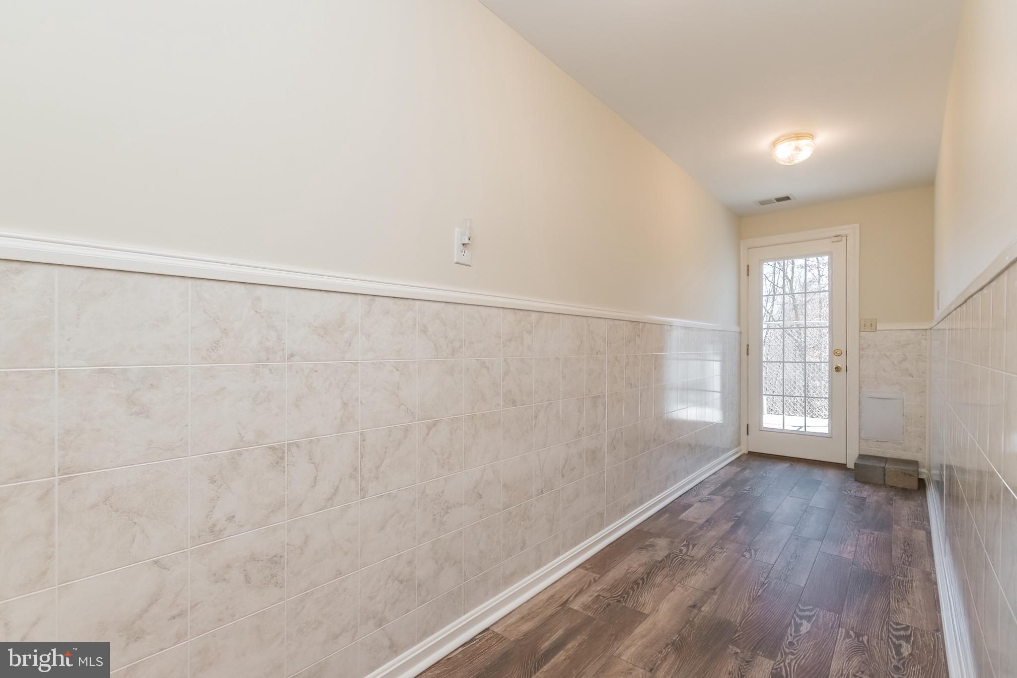 976 Hunting Ridge Road Winchester, VA 22603 - Photo 111 of 120 Pet Suite area with doggie door