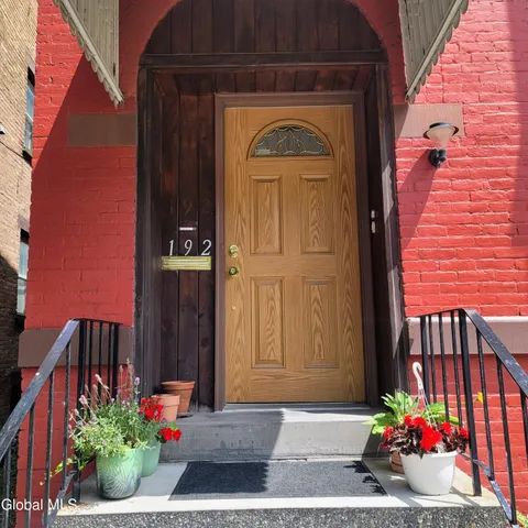 $1,300 | 192 Hill Street, Unit 1, Troy, NY 12180