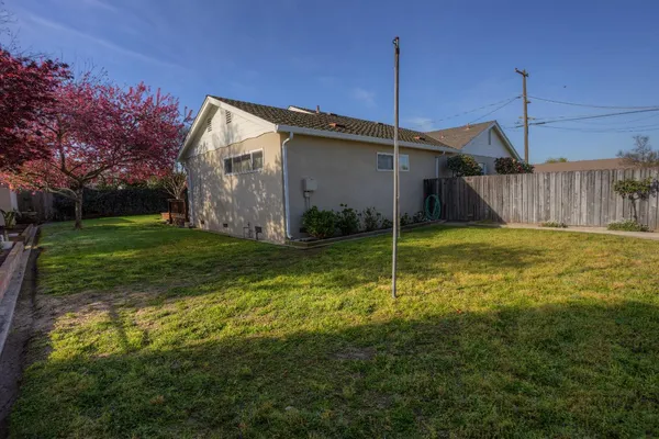 a view of a back yard of the house