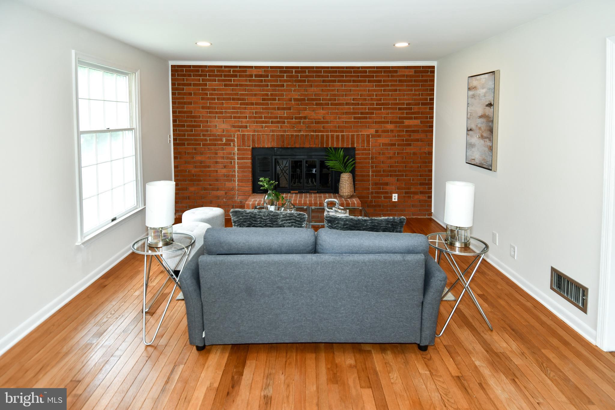24909 Woodfield School Road Gaithersburg, MD 20882 - Photo 10 of 25 Addition/Sunroom