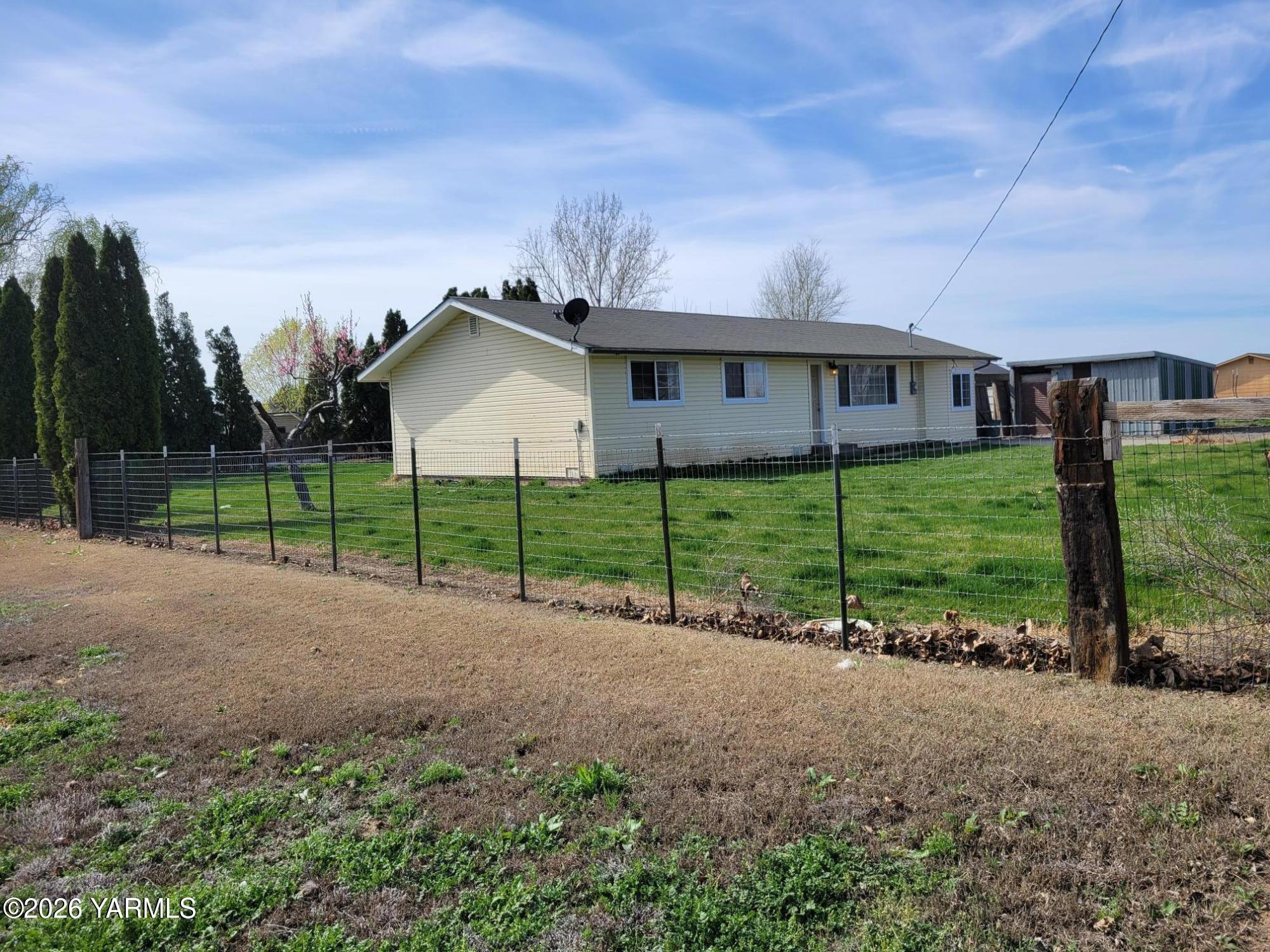 130 Green Giant Road Mabton, WA 98935 - Photo 4 of 6 130 Green Giant Rd 4