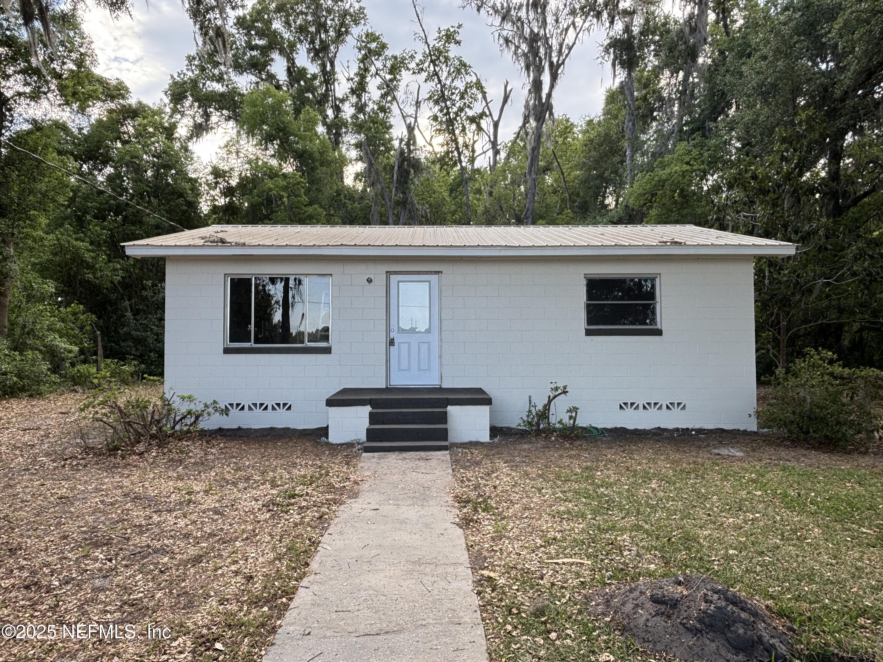 730 Grand Rondo West Crescent City, FL 32112 - Photo 1 of 4 Front view
