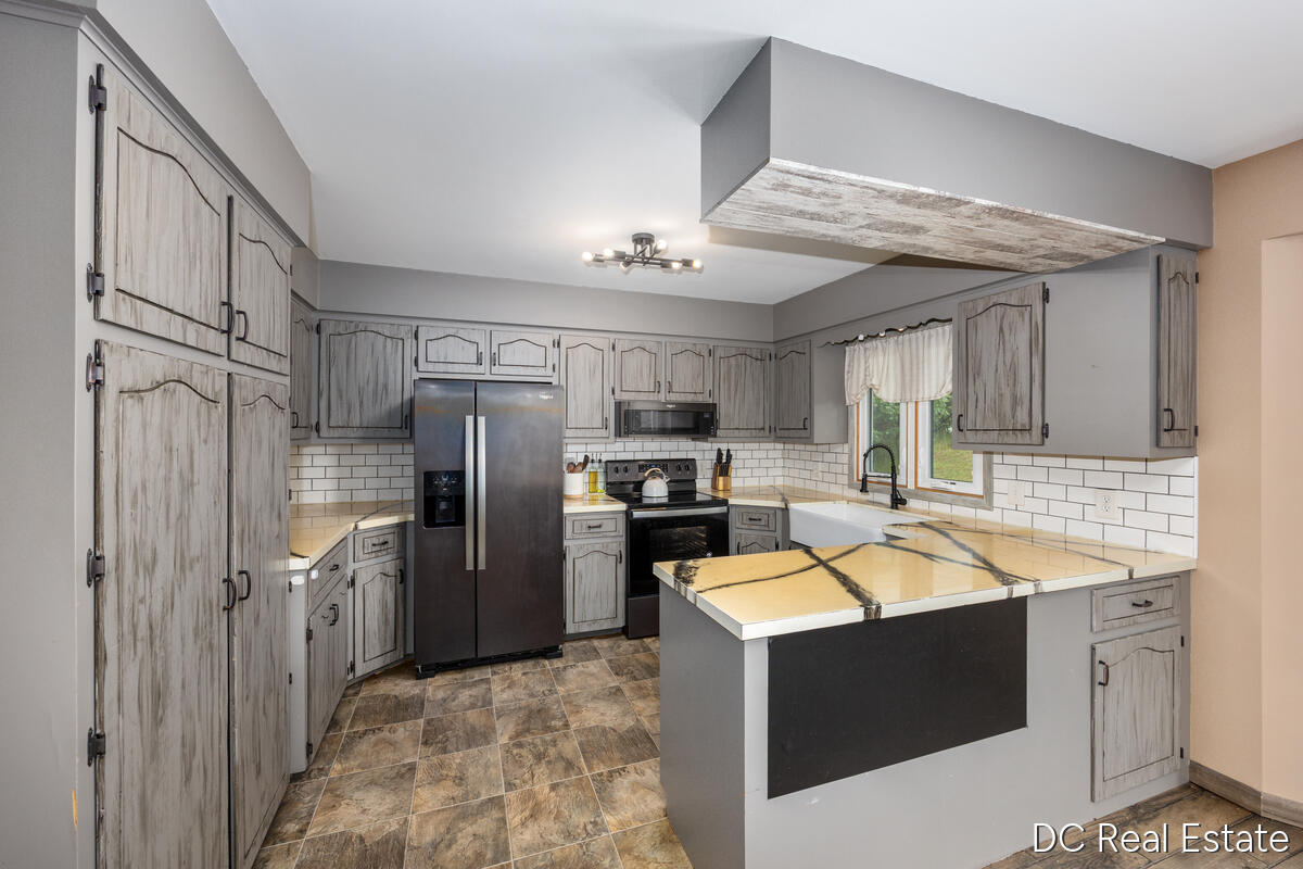 15721 West Almy Road Howard City, MI 49329 - Photo 12 of 35 15721-W-Almy_014