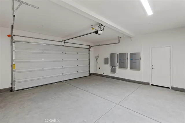 a view of a livingroom with closet