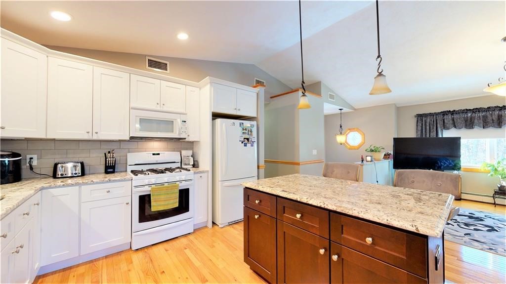 800 Hammet Road Coventry, RI 02816 - Photo 5 of 36