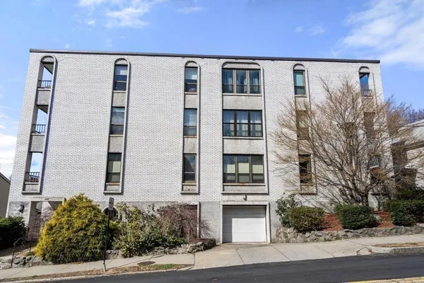 $2,999 | 405 Langley Road, Unit 2B, Newton, MA 02459