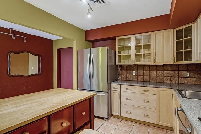 $3,300 | 405 Langley Road, Unit 2B, Newton, MA 02459