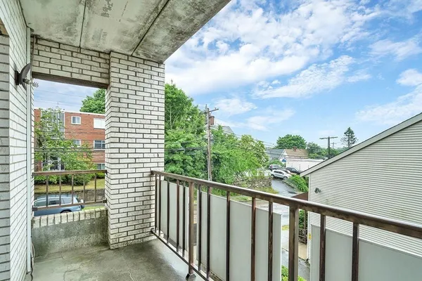 $3,300 | 405 Langley Road, Unit 2B, Newton, MA 02459
