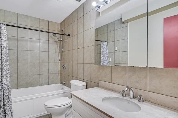 $3,300 | 405 Langley Road, Unit 2B, Newton, MA 02459