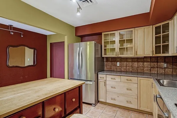 $3,300 | 405 Langley Road, Unit 2B, Newton, MA 02459