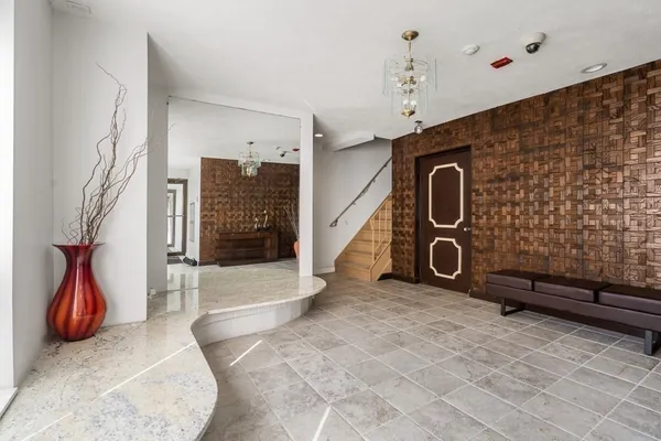 $3,300 | 405 Langley Road, Unit 2B, Newton, MA 02459