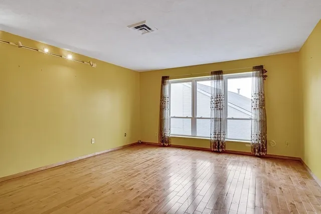 $3,300 | 405 Langley Road, Unit 2B, Newton, MA 02459