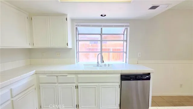 $2,600 | 2867 Hollow Glen Circle, Rialto, CA 92376