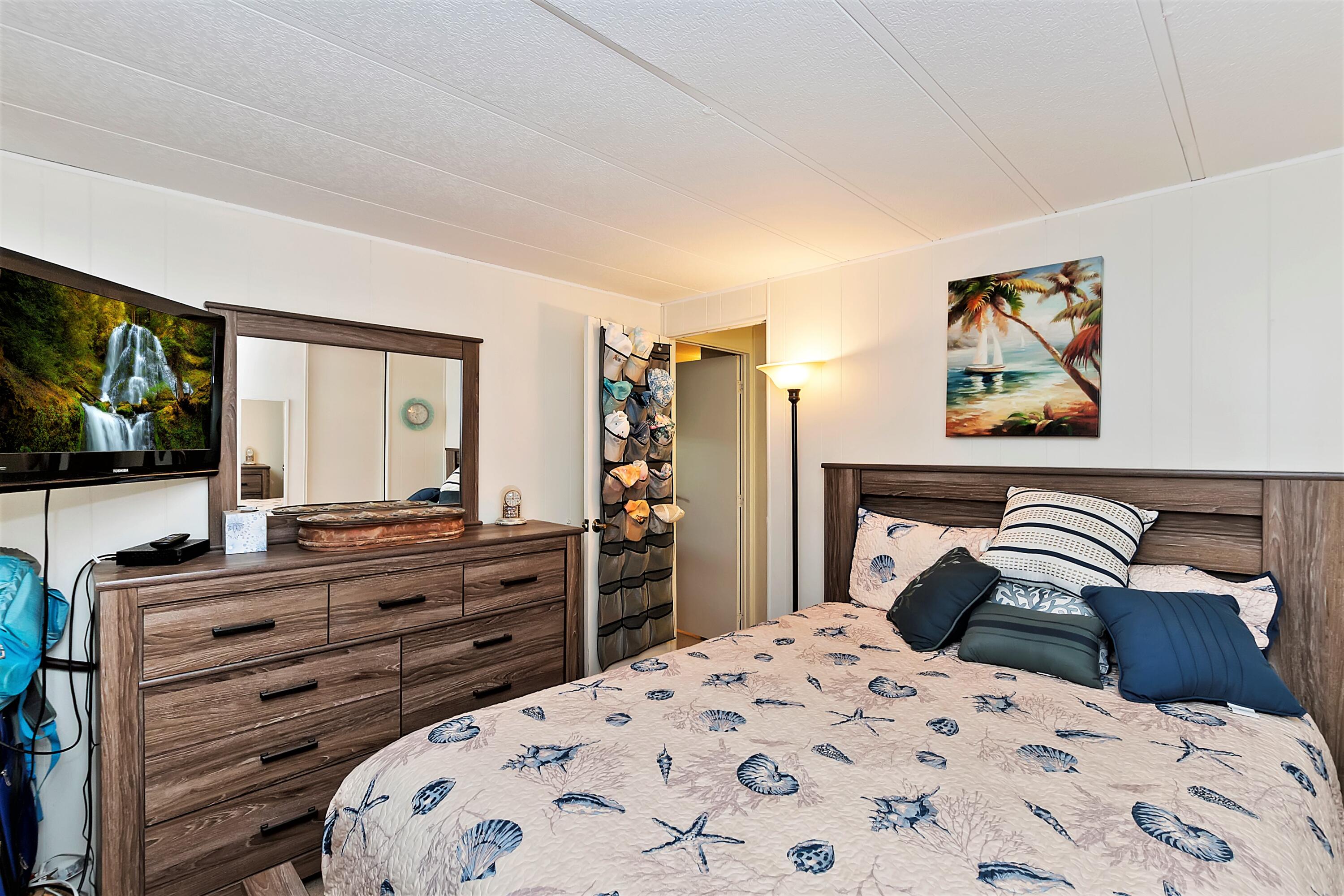 74711 Dillon Road, Unit 331 Desert Hot Springs, CA 92241 - Photo 22 of 53 a bedroom with a bed and a flat screen tv