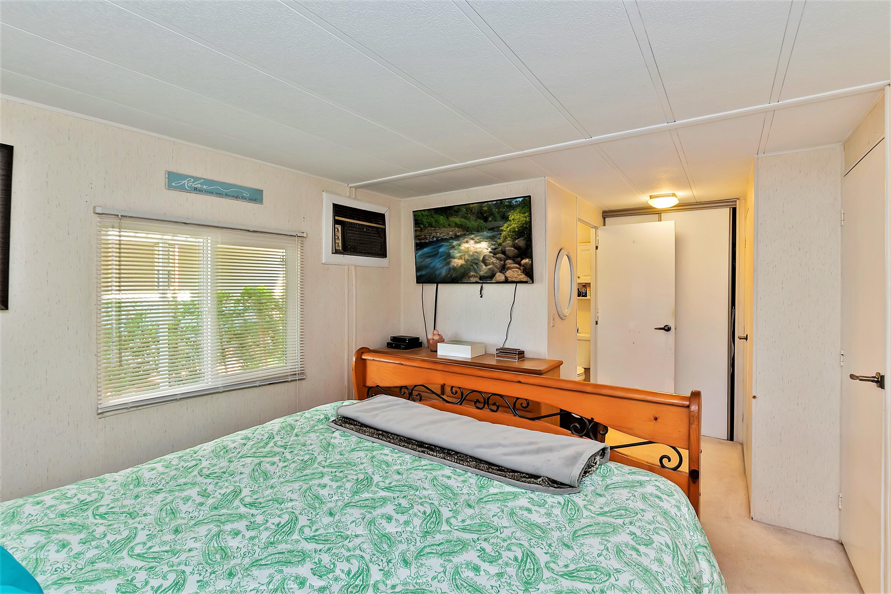 74711 Dillon Road, Unit 331 Desert Hot Springs, CA 92241 - Photo 27 of 53 a room with a bed and a window