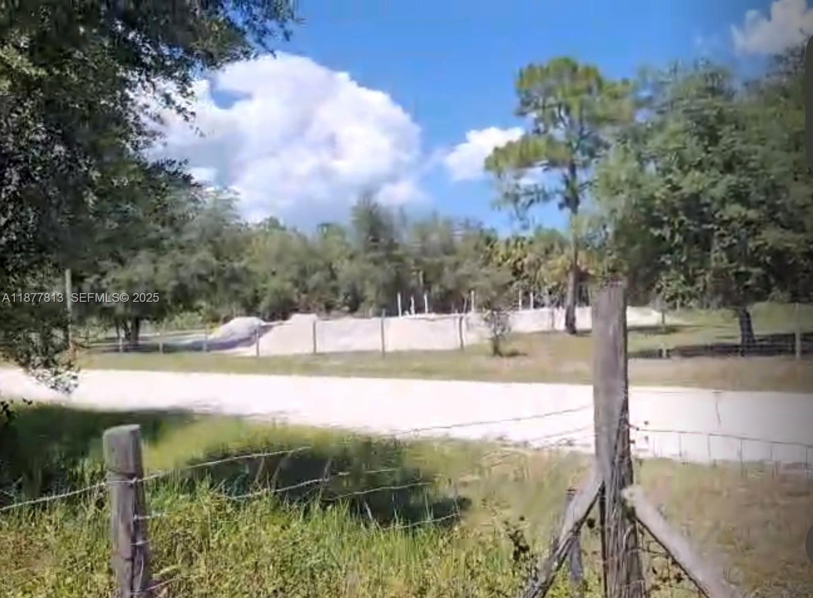 320 South Trebol Street Clewiston, FL 33440 - Photo 2 of 20