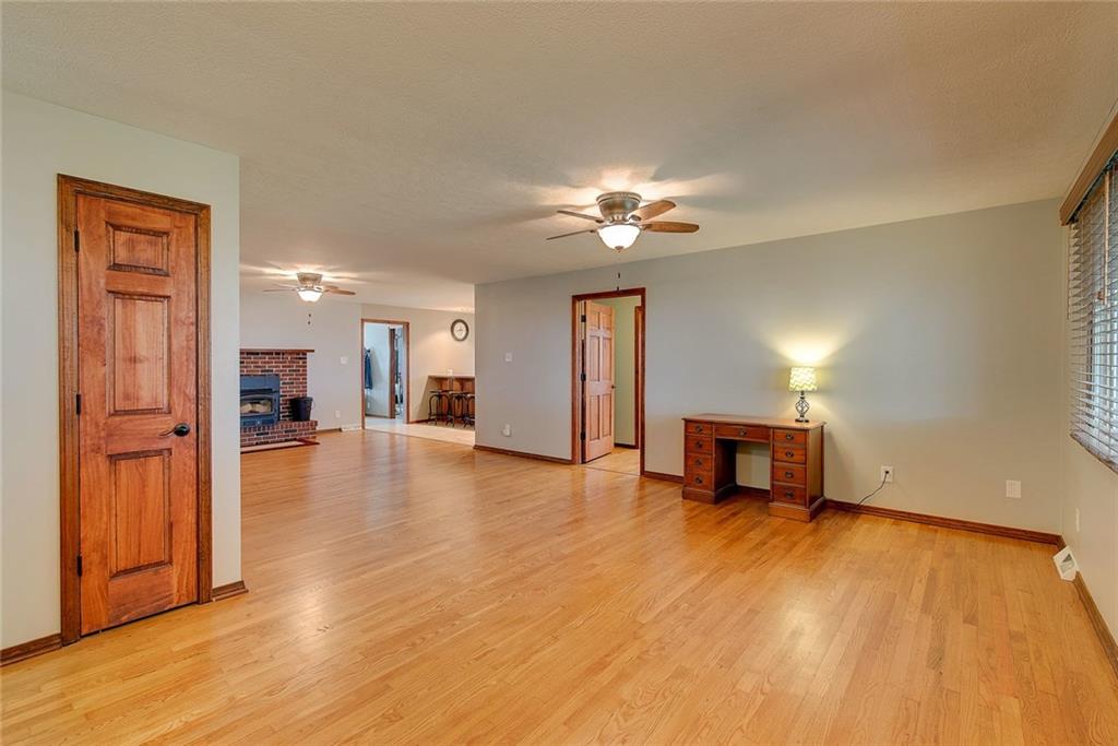 1726 South Centerline Road Franklin, IN 46131 - Photo 4 of 26 Gallery Image 4