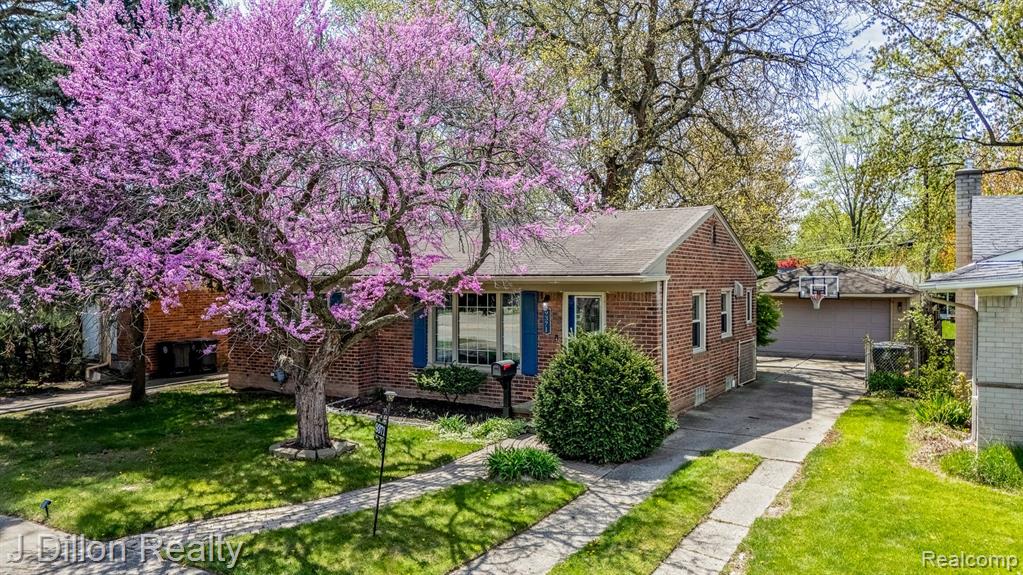 9371 Merriman Road Livonia, MI 48150 - Photo 8 of 43 Gallery Image 8