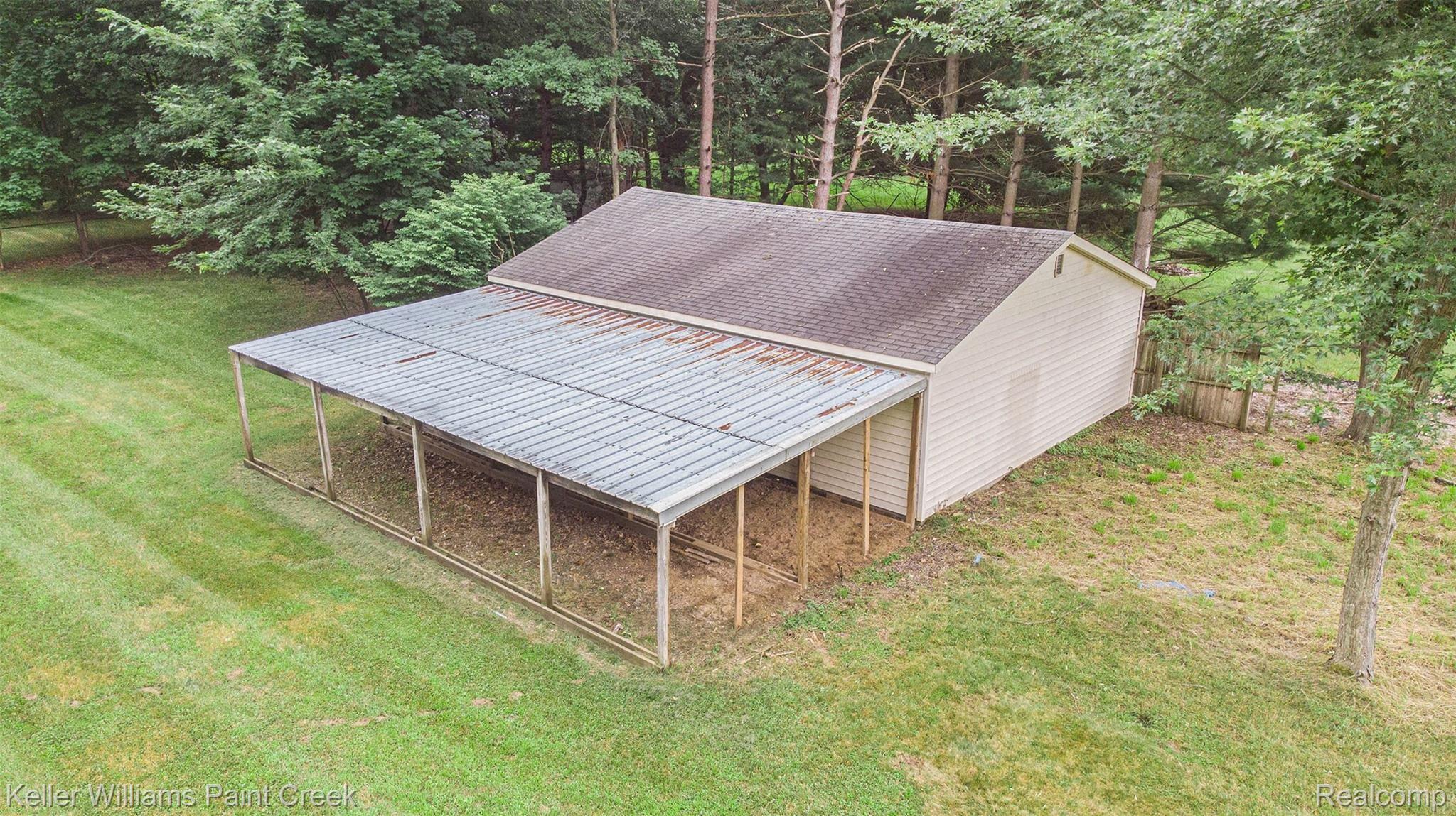 1322 Seville Road Rochester, MI 48309 - Photo 27 of 35 DJI_0577.jpg