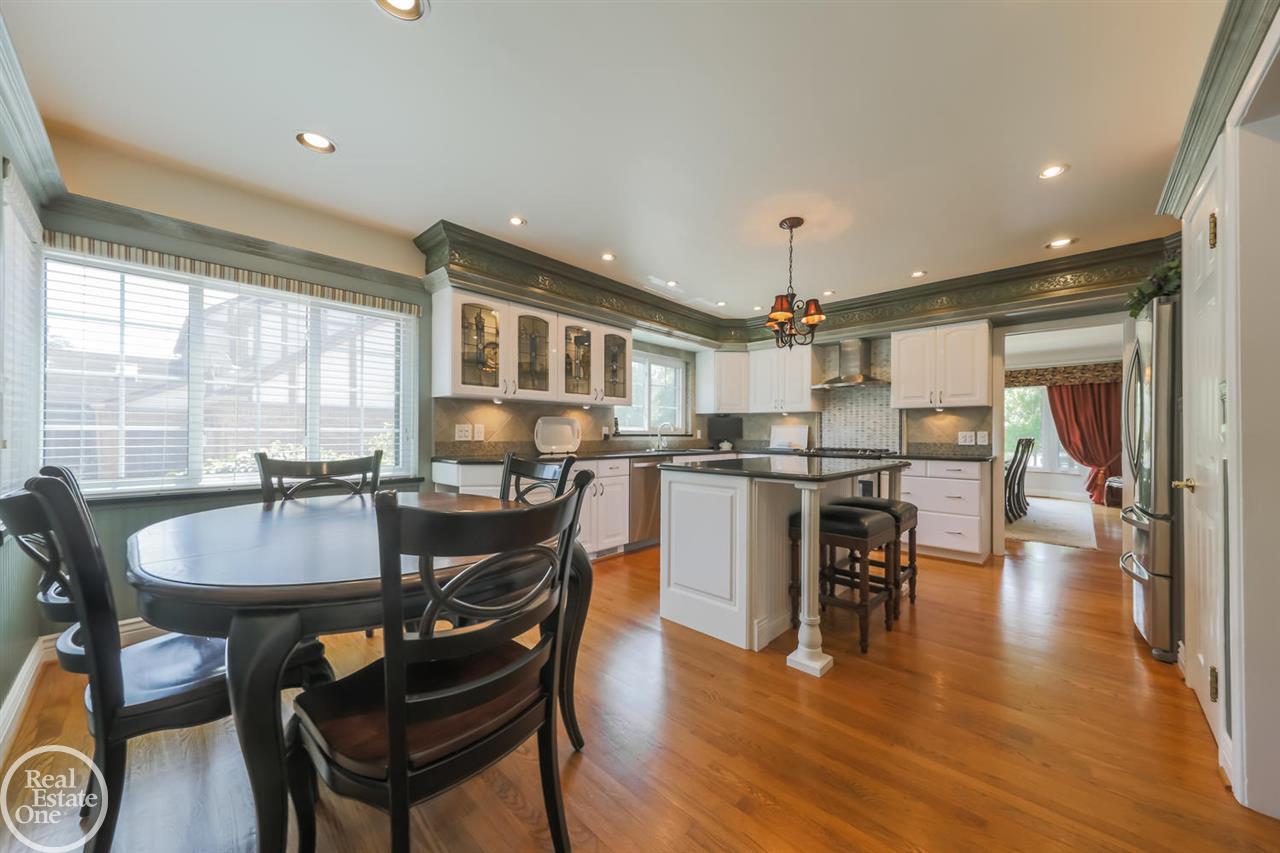 652 Middlesex Road Grosse Pointe, MI 48230 - Photo 20 of 75 50010366-19.JPG