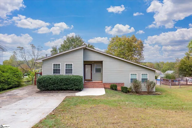 $345,000 | 7 Bubbling Creek Drive, Travelers Rest, SC 29690