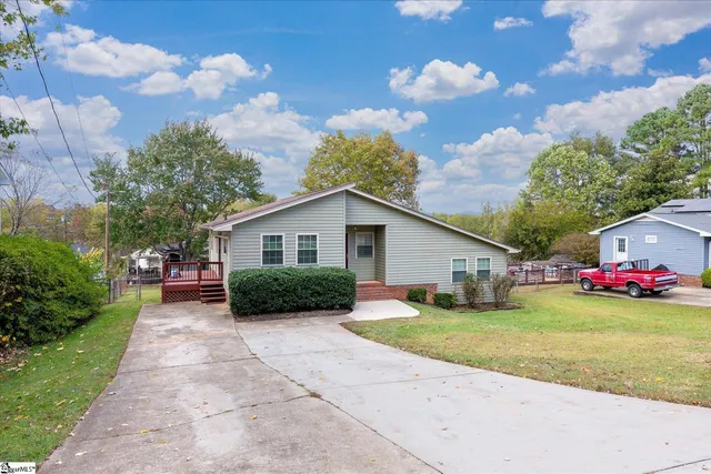 $345,000 | 7 Bubbling Creek Drive, Travelers Rest, SC 29690