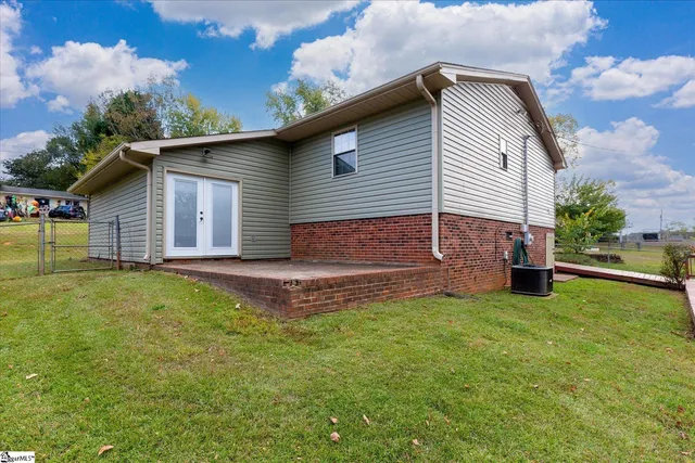 $345,000 | 7 Bubbling Creek Drive, Travelers Rest, SC 29690