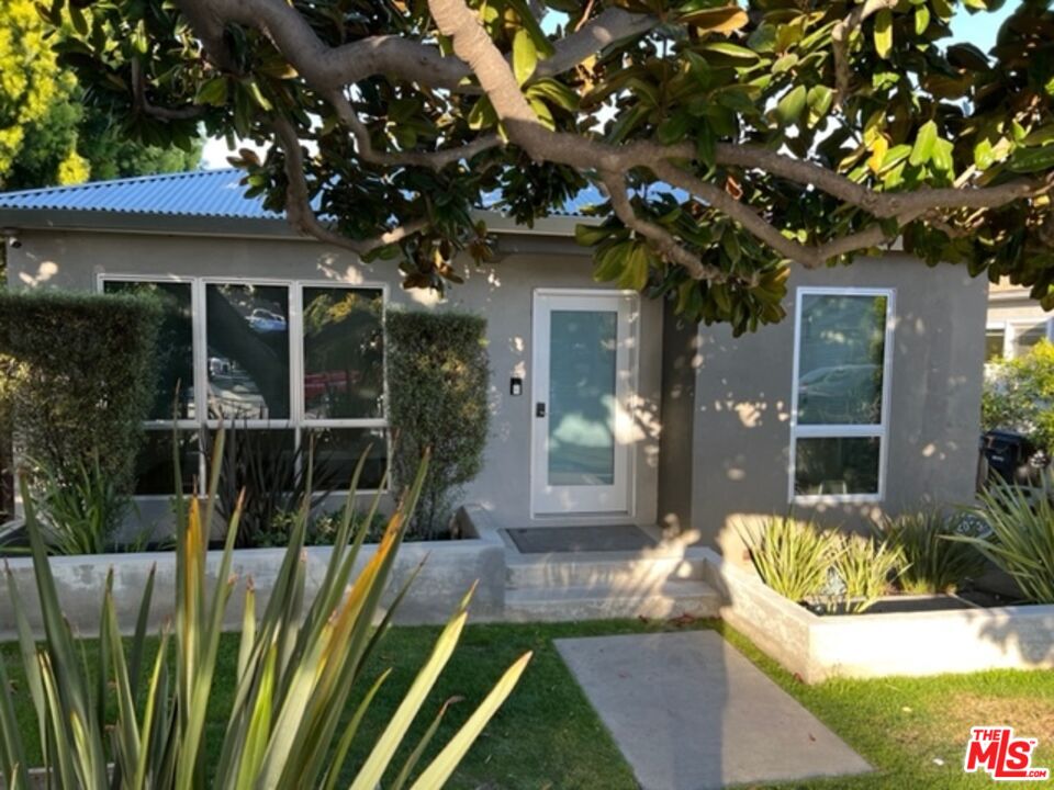 2030 Walnut Avenue Venice, CA 90291 - Photo 3 of 20 a view of a house with backyard porch and sitting area